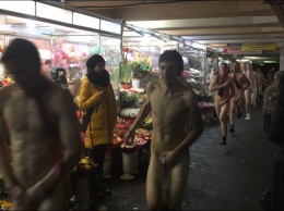 Когда проспорил твой шеф: толпа голых мужчин устроила забег в центре Киева
