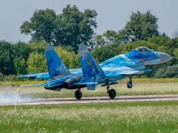 Катастрофа Су-27 в Житомирской области. В командовании Воздушных сил заявили, что летчик выполнял упражнения в сложных метеоусловиях