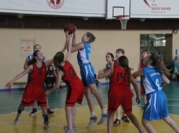 Воспитанницы ДЮСШ одержали две победы в баскетбольной лиге