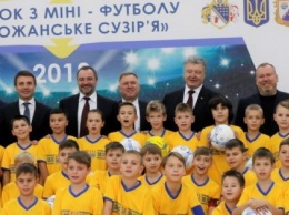 Петр Порошенко и Андрей Павелко открыли новый спортивный комплекс на Днепропетровщине