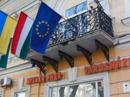 Правительство Венгрии откроет бесплатные курсы украинского языка для закарпатских венгров