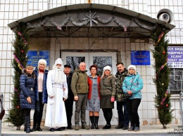 Святой Николай из Павлограда отправился дарить подарки детям в «серую зону»