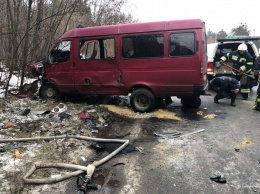 Страшная авария под Полтавой: столкнулись внедорожник и микроавтобус