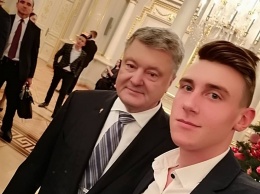 Школьник из Запорожской области сделал селфи с Президентом Порошенко