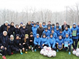 В Харькове юным спортсменам вручили абонементы на матчи сборной Украины