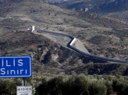 Турция укрепляет границу с Сирией