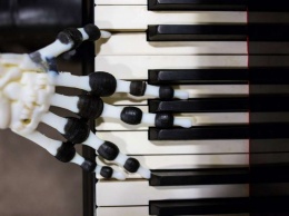 Ученые создали роботизированную руку, способную играть на фортепиано