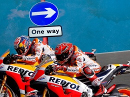 Что будет, если развернуть знаменитые трассы MotoGP задом-наперед?