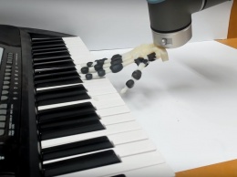 В Кембридже создали уникальную роботизированную руку для игры на фортепиано