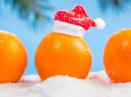 Почему на Новый год принято дарить в чулках апельсины и мандарины