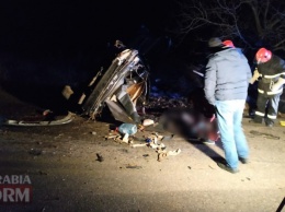 Между селами Молога и Пивденное разбился автомобиль: двое погибло