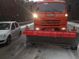 Заснеженный перевал и обледенелая Гаспра: что происходит на дорогах Крыма