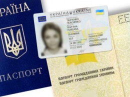 "Монеты, паспорта и приветствие": с чем попрощались украинцы в 2018 году
