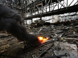 Жители Донецка рассказали о мародерстве возле разрушенного аэропорта