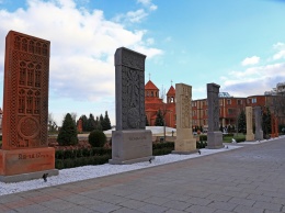 Дресс-код для посетителей, светомызыкальный фонтан и камень Авакова: на Гагаринском плато благоустраивают Ереванский сквер