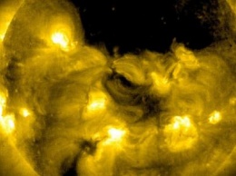 Нибиру поглощает Солнце: NASA может скрывать рост корональных дыр Светила
