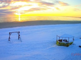 В сети показали завораживающие фото заката на запорожском курорте