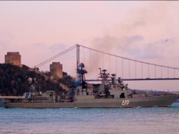 Привет непрошенным гостям: Россия перебросила мощный корабль в Черное море