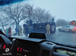 Под Николаевом перевернулся рейсовый автобус, травмированы 6 пассажиров
