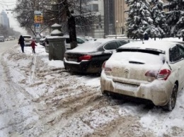 В Воронеже коммунальщиков оштрафуют за сугробы на парковках