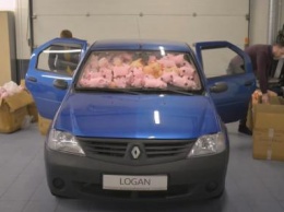 Полный «Логан» свиней: Вместимость Renault Logan проверили с помощью поросят