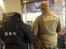 Во Львове задержан директор фирмы при попытке дать взятку полиции