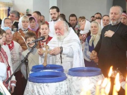 Несмотря на угрозы со стороны УПЦ священники Рубановского правят службу
