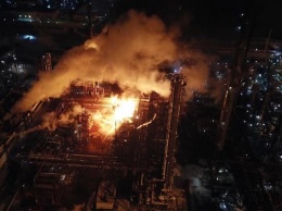 В Калуше горит химзавод, пожар еще не потушен: опубликованы жуткие фото и видео