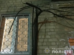 Вор ободрал 80 метров телефонного кабеля с жилого дома (фото)