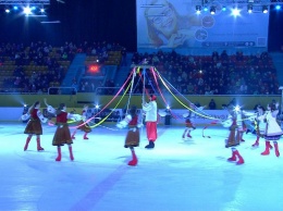 С акробатами и оркестром: на ледовой арене одесского Дворца поставили мюзикл по Гоголю