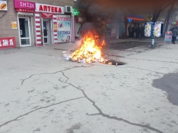 В Запорожье активисты устроили «погром» в аптеке