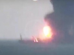 Возле Керченского пролива горят корабли (видео)