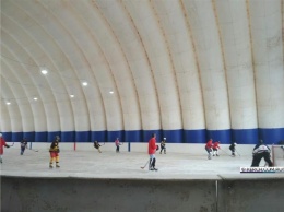 Хоккейная команда из Темрюка провела тренировку на керченском ледовом катке