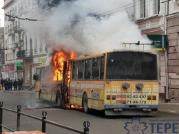 В центре Тернополя сгорел троллейбус