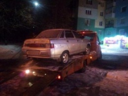 На Днепропетровщине водитель на угнанном авто убегал от полиции, врезался в столб (ФОТО)