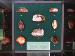 В полтавский музей передали полудрагоценные камни (фото)