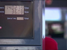 Воронежцы стоят в километровой очереди за дешевым бензином