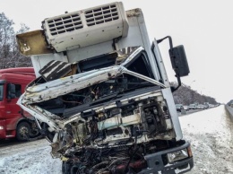 Два грузовика устроили жесткое ДТП в Киеве