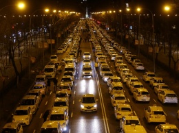 Массовый протест таксистов в Мадриде полностью парализовал город