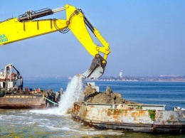 В Николаевском морском порту началось дноуглубление подходного канала