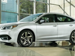 Subaru показала седан Lagacy нового поколения