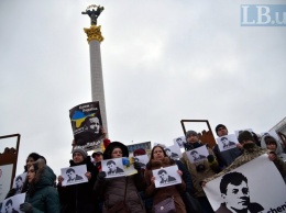 На Майдане провели акцию в поддержку Балуха и Сущенко