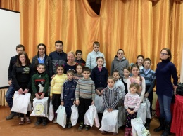 Владелец «Гефеста» обеспечил обувью еще 150 детей из малообеспеченных семей Одесской области (общество)