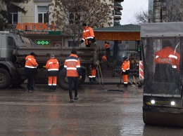 Дорожники залатают ямы на 25 улицах Симферополя