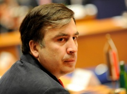 Саакашвили показал, как на него "накинулась" толпа людей: "связали руки и ноги"