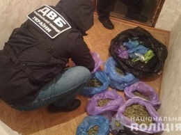 Под Харьковом задержали группу наркодельцов с полицейским в составе
