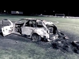 На футбольном поле тренировочной базы киевского "Арсенала" сожгли "евробляху"