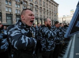 В центре Киева прошел марш Национальных дружин