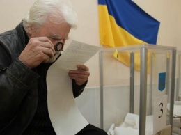 Украинских избирателей завалят "золотыми" бюллетенями: "на десятки миллионов больше, чем надо"