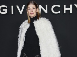 Неделя моды в Париже: Розамунд Пайк, Галь Гадот, Аманда Лир на показе Givenchy осень-зима 2019/2020